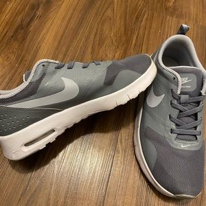 Grey Nike Airmax